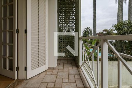 Casa para alugar com 450m², 6 quartos e 6 vagasSacada - Corredor