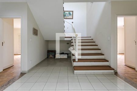 Casa para alugar com 450m², 6 quartos e 6 vagasEscada