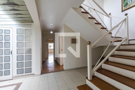 Casa para alugar com 450m², 6 quartos e 6 vagasEscada