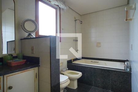 Apartamento à venda com 425m², 3 quartos e 2 vagasBanheiro do Quarto 2