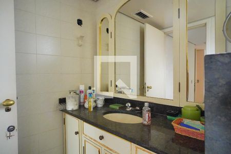 Apartamento à venda com 425m², 3 quartos e 2 vagasBanheiro do Quarto 2