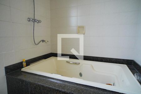 Apartamento à venda com 425m², 3 quartos e 2 vagasBanheiro do Quarto 2