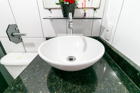 Apartamento à venda com 82m², 2 quartos e 1 vaga Apartamento à venda com 82m², 2 quartos e 1 vagaBanheiro 1