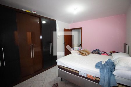 Casa à venda com 300m², 3 quartos e 2 vagasQuarto Casa 2