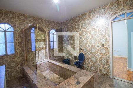 Casa para alugar com 550m², 4 quartos e 8 vagasBanheiro 