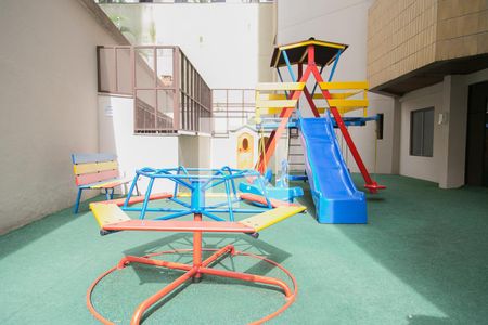 Apartamento à venda com 64m², 2 quartos e 1 vagaÁrea Comum - Playground