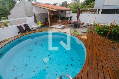 Casa à venda com 440m², 4 quartos e 4 vagasPiscina