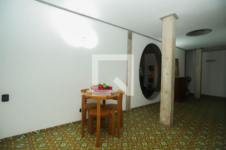 Casa à venda com 440m², 4 quartos e 4 vagasHall