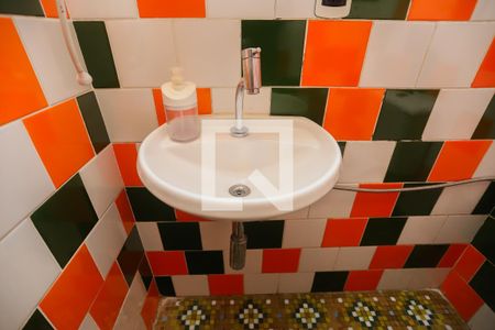 Casa à venda com 440m², 4 quartos e 4 vagasBanheiro de Serviço