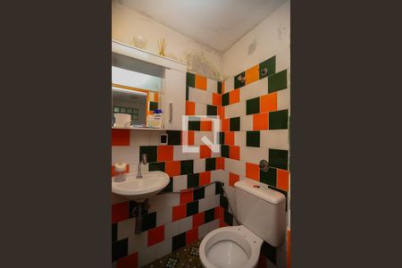 Casa à venda com 440m², 4 quartos e 4 vagasBanheiro de Serviço