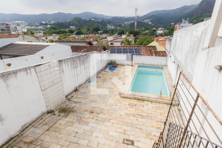 Casa de condomínio à venda com 270m², 3 quartos e sem vagaPiscina