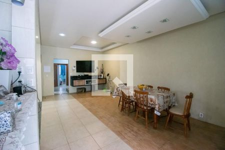 Sala de casa à venda com 3 quartos, 280m² em Coronel Aparicio Borges, Porto Alegre