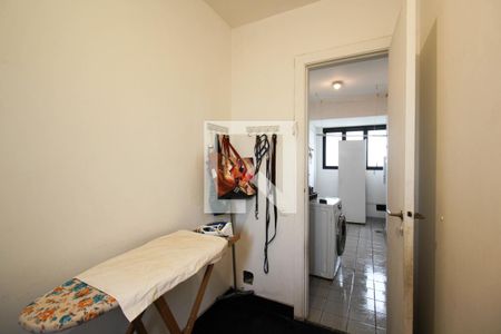 Apartamento à venda com 190m², 4 quartos e 3 vagas Apartamento à venda com 190m², 4 quartos e 3 vagasQuarto de Serviço