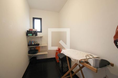 Apartamento à venda com 190m², 4 quartos e 3 vagas Apartamento à venda com 190m², 4 quartos e 3 vagasQuarto de Serviço