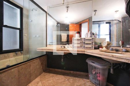 Apartamento à venda com 190m², 4 quartos e 3 vagas Apartamento à venda com 190m², 4 quartos e 3 vagasSuíte Banheiro