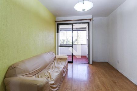Sala de Apartamento com 2 quartos, 70m² Petrópolis
