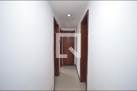 Corredor de apartamento à venda com 3 quartos, 70m² em Santa Rosa, Niterói