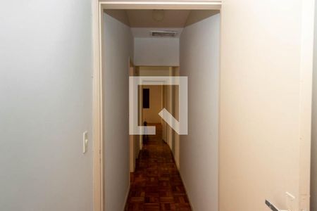 Casa à venda com 180m², 4 quartos e 2 vagas Casa à venda com 180m², 4 quartos e 2 vagasCorredor