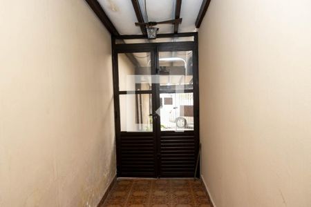 Casa à venda com 180m², 4 quartos e 2 vagas Casa à venda com 180m², 4 quartos e 2 vagasHall