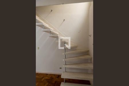 Escada de casa para alugar com 4 quartos, 180m² em Ferrazópolis, São Bernardo do Campo