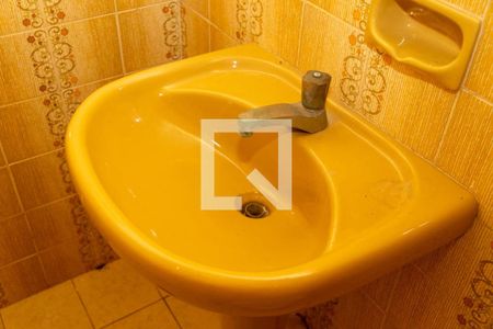 Casa à venda com 180m², 4 quartos e 2 vagas Casa à venda com 180m², 4 quartos e 2 vagasBanheiro de Serviço