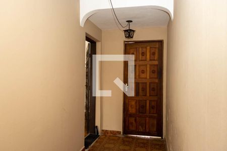 Casa à venda com 180m², 4 quartos e 2 vagas Casa à venda com 180m², 4 quartos e 2 vagasHall