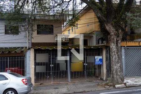 Casa à venda com 180m², 4 quartos e 2 vagas Casa à venda com 180m², 4 quartos e 2 vagasFachada