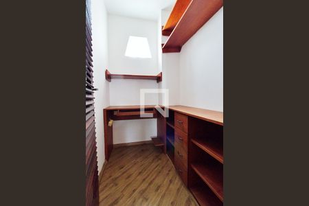 Casa à venda com 340m², 4 quartos e 6 vagasSaleta