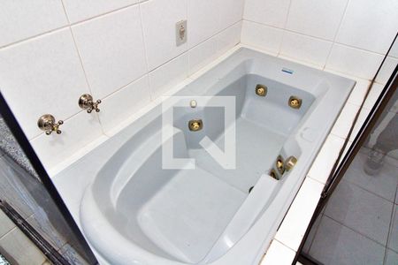 Casa à venda com 340m², 4 quartos e 6 vagasBanheiro da Suíte