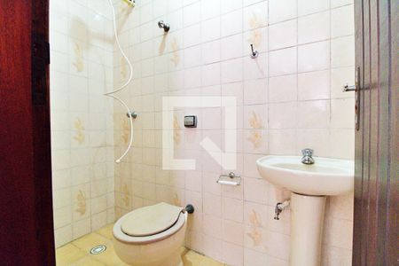 Casa à venda com 340m², 4 quartos e 6 vagasBanheiro de Serviço