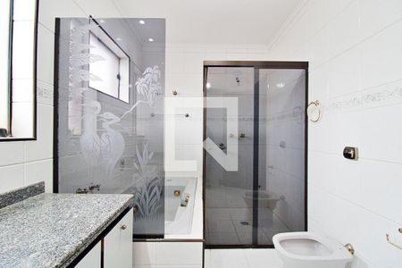 Casa à venda com 340m², 4 quartos e 6 vagasBanheiro da Suíte