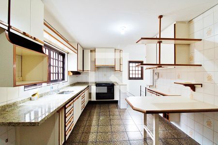 Casa à venda com 340m², 4 quartos e 6 vagasCozinha