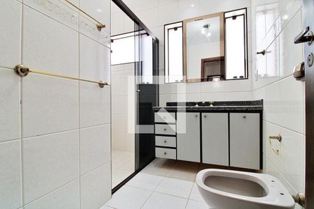 Casa à venda com 340m², 4 quartos e 6 vagasBanheiro