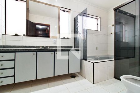 Casa à venda com 340m², 4 quartos e 6 vagasBanheiro da Suíte