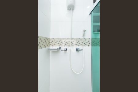 Apartamento à venda com 77m², 2 quartos e 1 vagaDetalhe do banheiro social