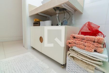 Apartamento à venda com 77m², 2 quartos e 1 vagaDetalhe do banheiro social