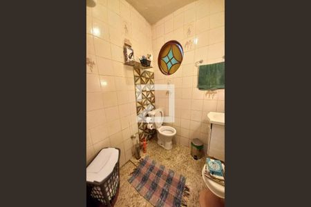 Casa à venda com 200m², 2 quartos e 2 vagas Casa à venda com 200m², 2 quartos e 2 vagasBanheiro Social