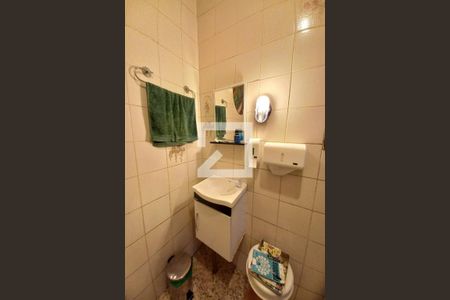 Casa à venda com 200m², 2 quartos e 2 vagas Casa à venda com 200m², 2 quartos e 2 vagasBanheiro Social