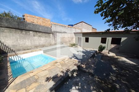 Casa à venda com 200m², 2 quartos e 2 vagas Casa à venda com 200m², 2 quartos e 2 vagasQuintal
