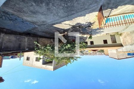 Casa à venda com 200m², 2 quartos e 2 vagas Casa à venda com 200m², 2 quartos e 2 vagasQuintal