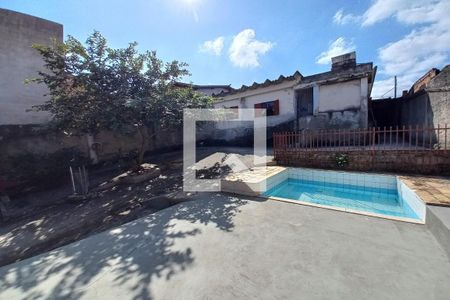 Casa à venda com 200m², 2 quartos e 2 vagas Casa à venda com 200m², 2 quartos e 2 vagasQuintal