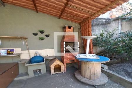 Casa à venda com 200m², 2 quartos e 2 vagas Casa à venda com 200m², 2 quartos e 2 vagasQuintal