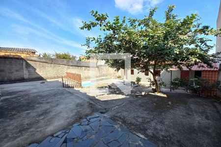 Casa à venda com 200m², 2 quartos e 2 vagas Casa à venda com 200m², 2 quartos e 2 vagasQuintal