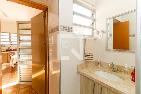 Casa à venda com 160m², 3 quartos e 6 vagasBanheiro 2 Detalhe