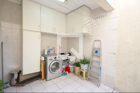 Casa de condomínio à venda com 100m², 3 quartos e 2 vagas Casa de condomínio à venda com 100m², 3 quartos e 2 vagasLavanderia