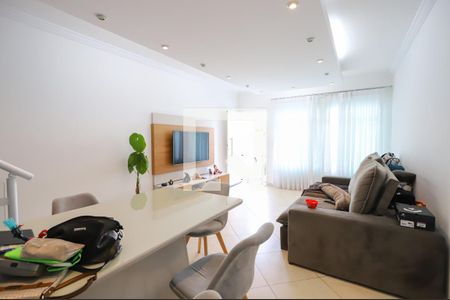 Sala de casa de condomínio à venda com 3 quartos, 100m² em Vila Romero, São Paulo