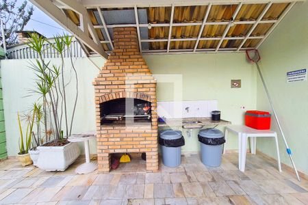 Casa de condomínio à venda com 100m², 3 quartos e 2 vagas Casa de condomínio à venda com 100m², 3 quartos e 2 vagasÁrea comum - Churrasqueira