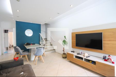 Sala de casa de condomínio à venda com 3 quartos, 100m² em Vila Romero, São Paulo