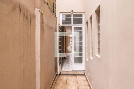 Casa à venda com 300m², 4 quartos e 2 vagasCorredor lateral externo