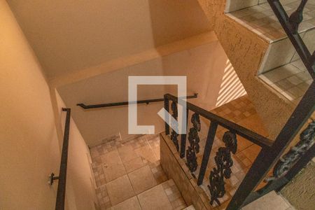 Casa à venda com 300m², 4 quartos e 2 vagasEscada